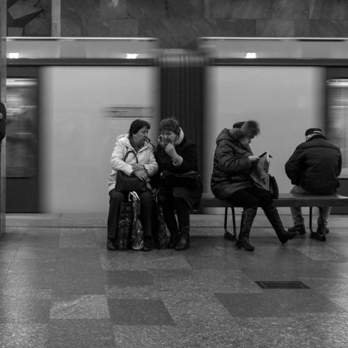 В метро