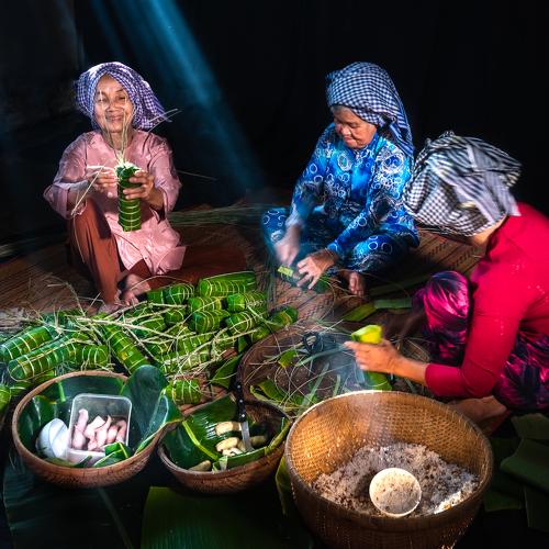 Make traditional cake from VietNam