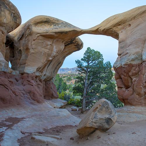 Metate Arch