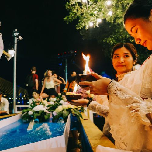Священный праздник Лои Кратонг