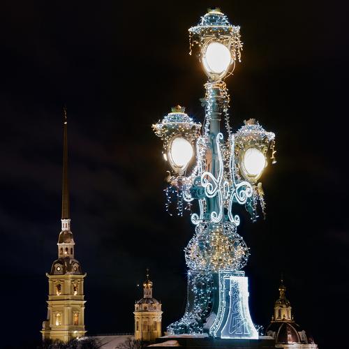 Космос ночи на Троицком мосту.