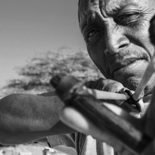 Hombre Wayúu con Tirachinas.