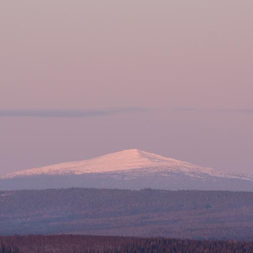 Малиновые склоны хребта Басеги