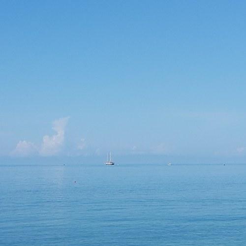 Like always i watch in the sea