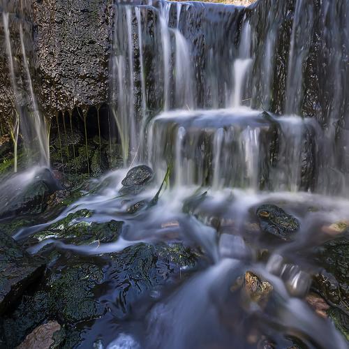 The small waterfall.
