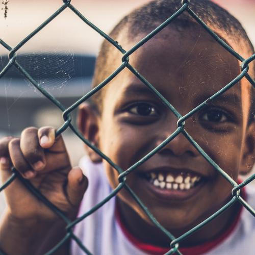 Detrás de la sonrisa / Behind the smile