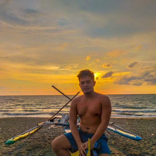 Beach-belly in flaunt