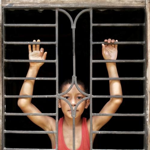 The child is locked up in the home quarantine!