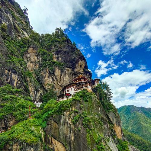 THE LAND OF GROSS NATIONAL HAPPINESS. PARO TAKTSANG(TIGER'S NEST)