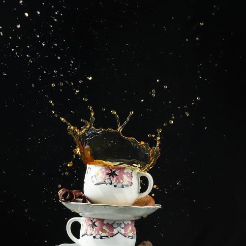 The Dancing Cups