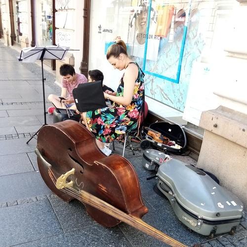 I love music.