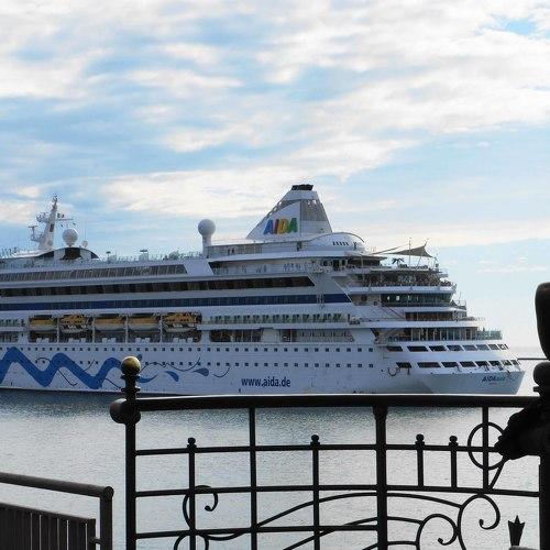 Памятник "Жена Моряка", Одесский порт....