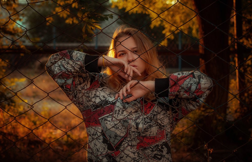 За решёткой осень, а за кадром лето...