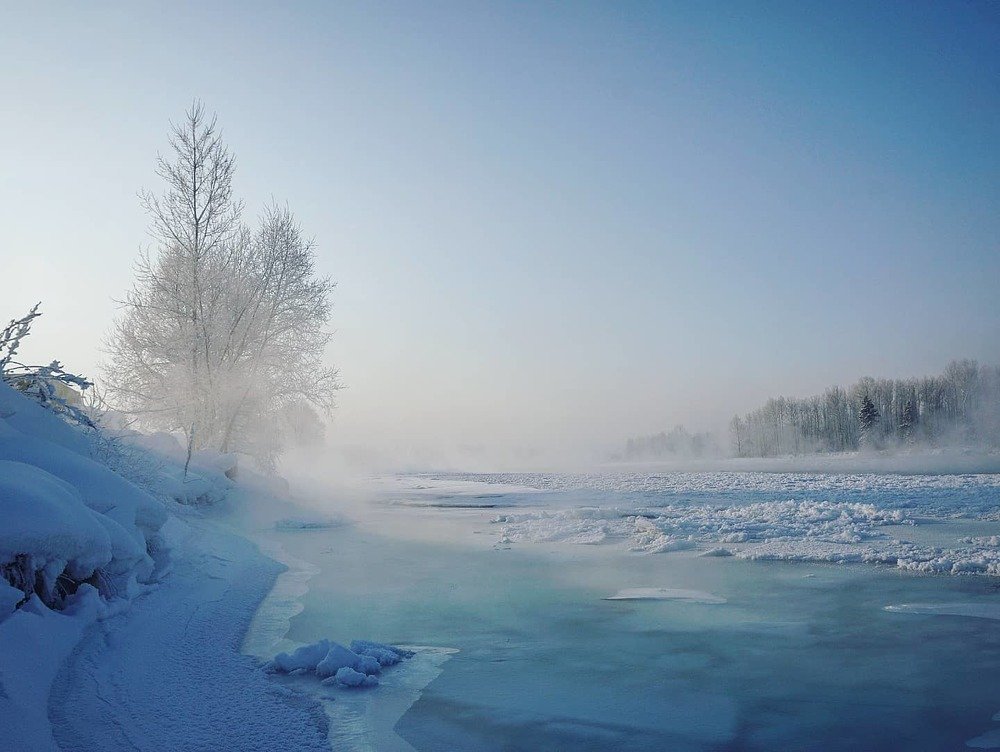 Бирюза реки Катунь подо льдом