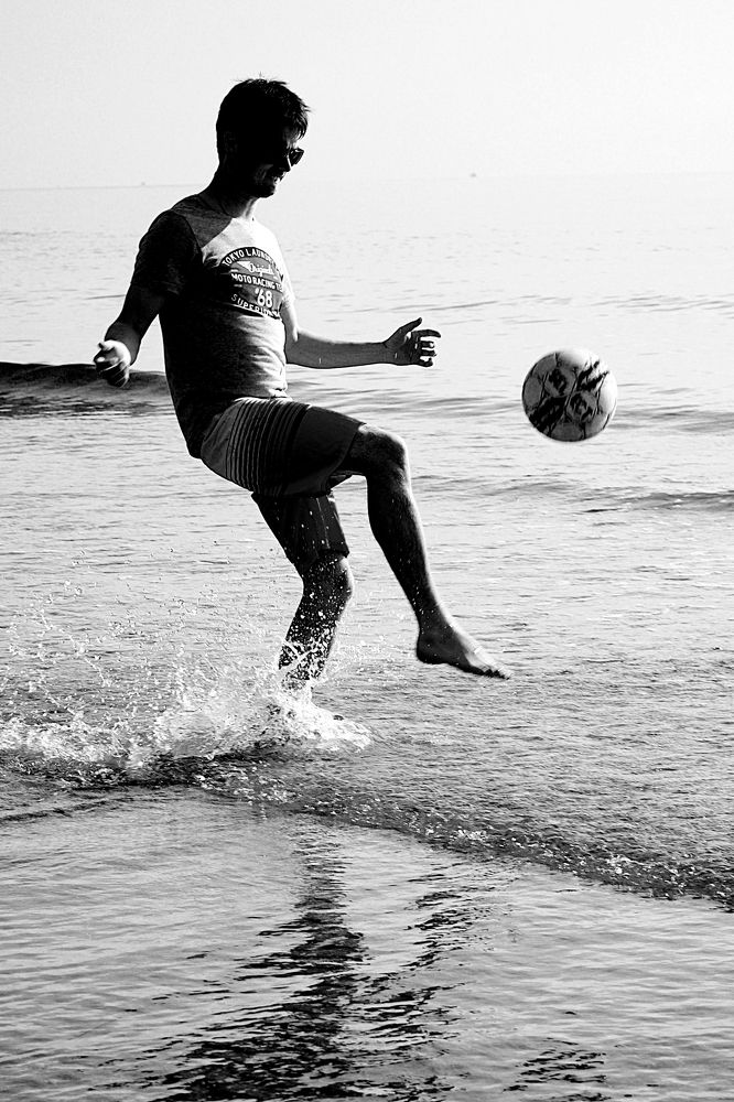 Футбол и море