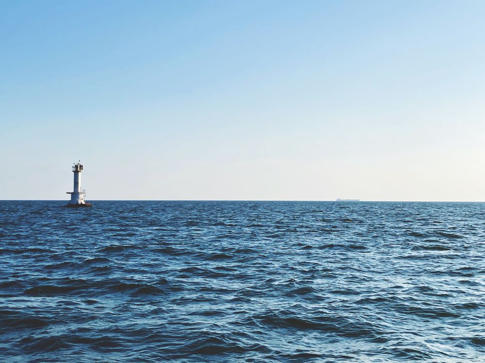 Одинокий маяк