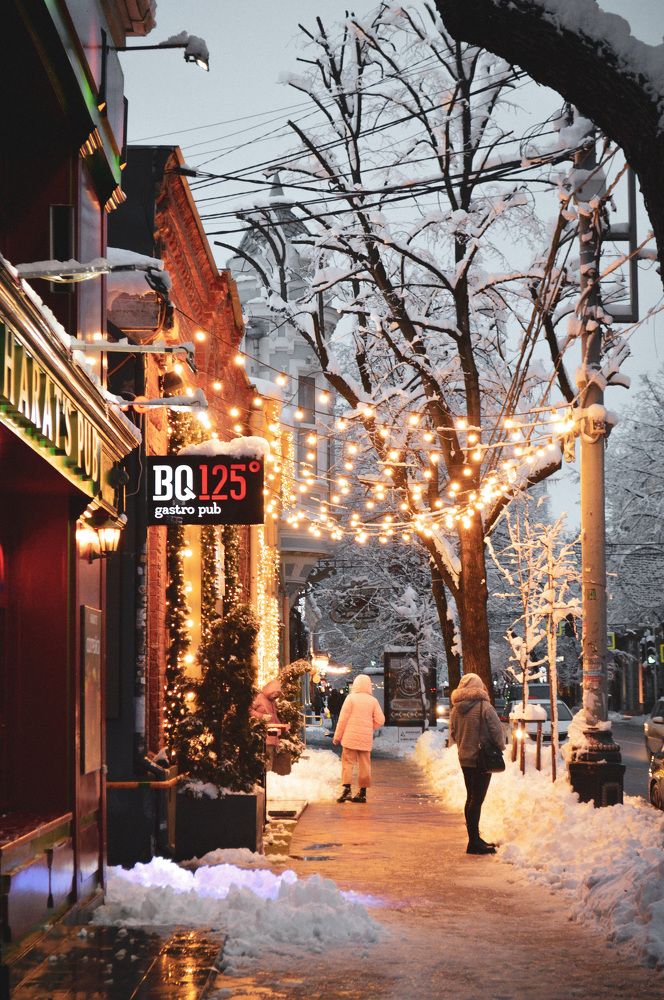 Снежный вечерний город