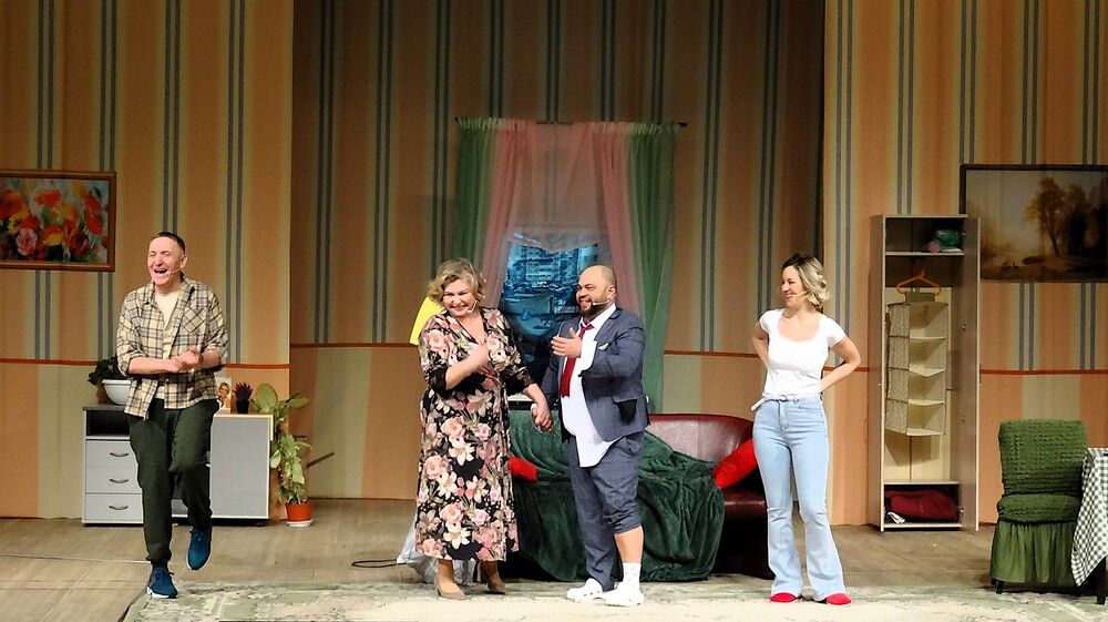 Популярные актёры театра и кино в спектакле «Ни дать, ни зять»