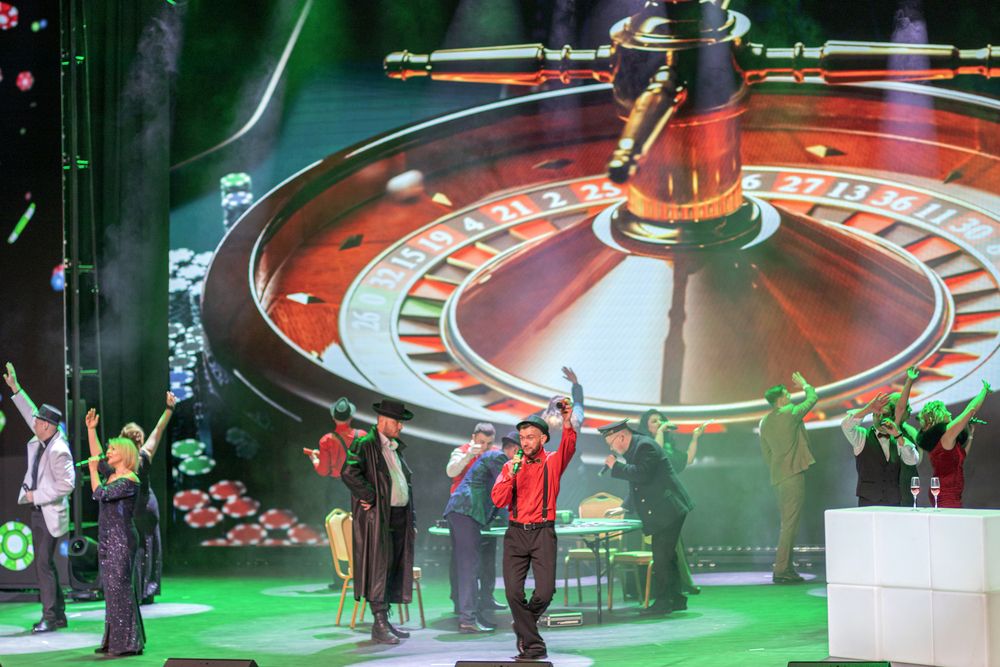 Сценка из спектакля \"Поющий  город\"