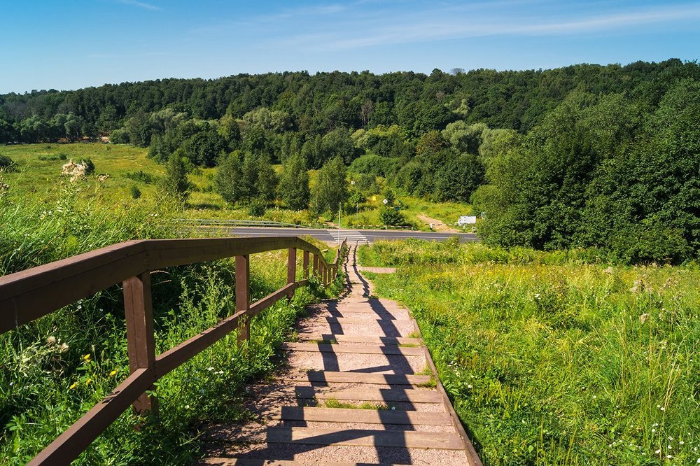 Лестница ведущая вниз