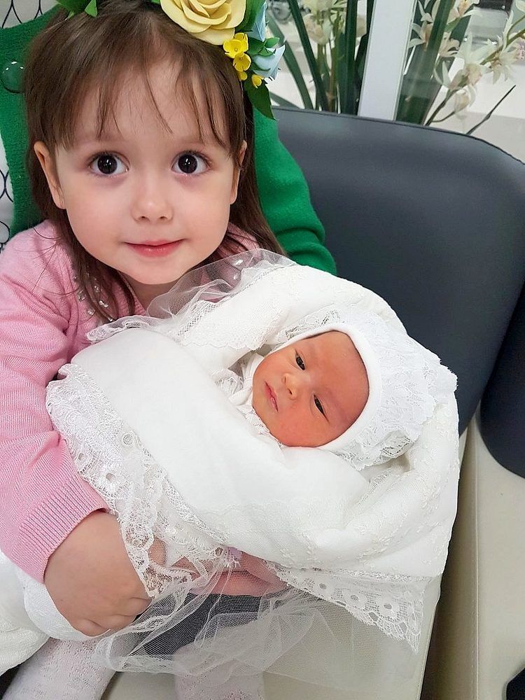 младшая сестрёнка