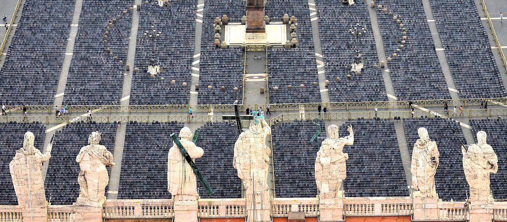 Подготовка к мессе, Собор Святого Петра в Ватикане. Иисус и Апостолы