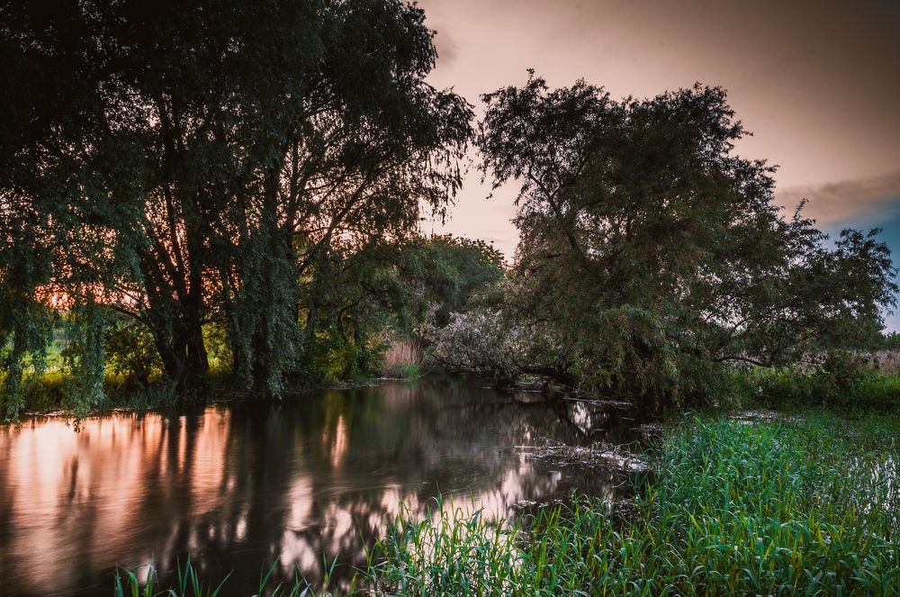 вечерняя река