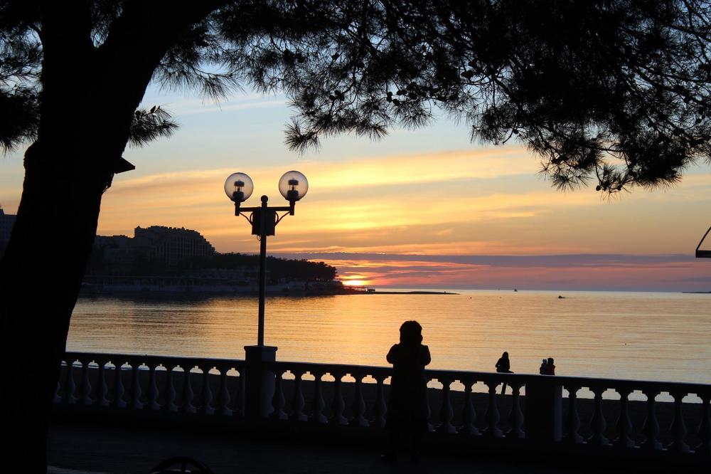 Вечер на набережной