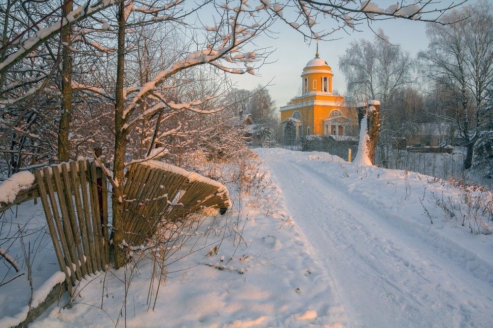 Сельский храм.
