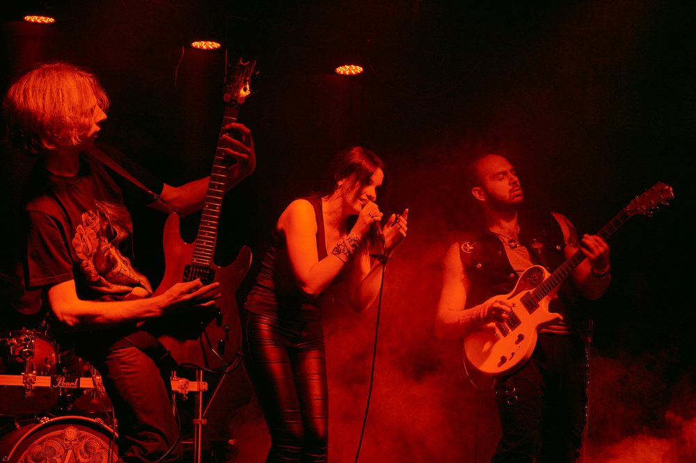 Рок в алых тонах