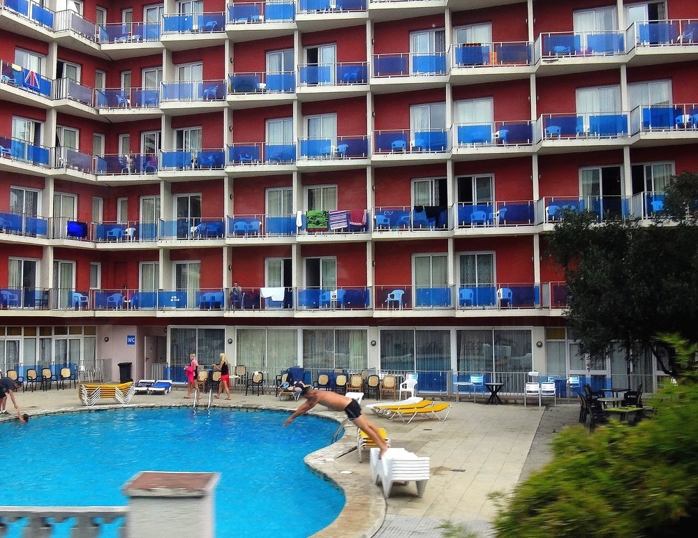 Прыжок в бассейн