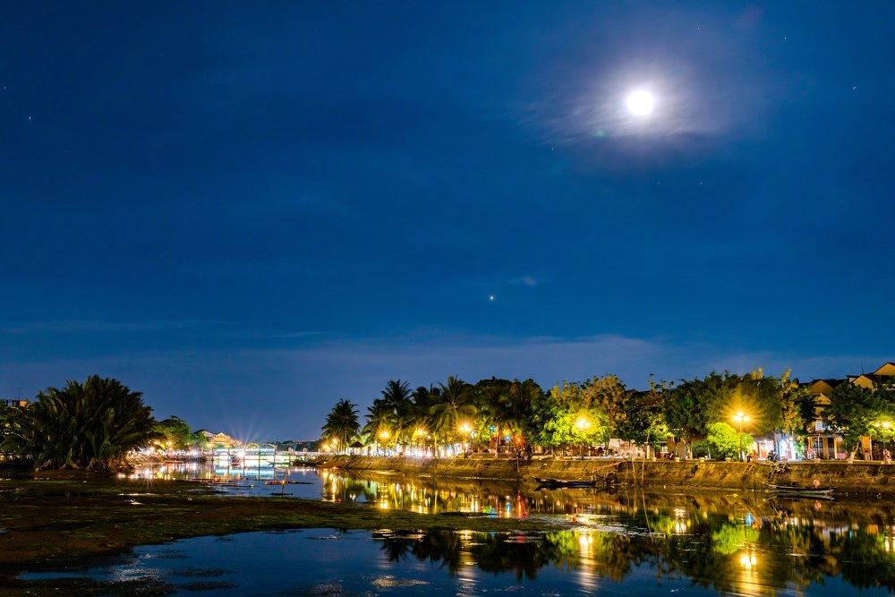 Photograph by Phạm Văn Cường